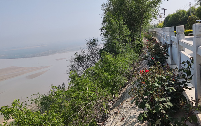 Repair and protection scheme for the high slope of the Yellow River viewing platform