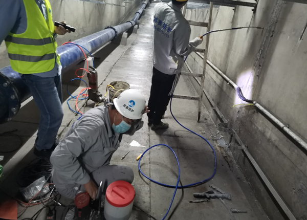 Water leakage treatment for expansion joints in pipeline corridors