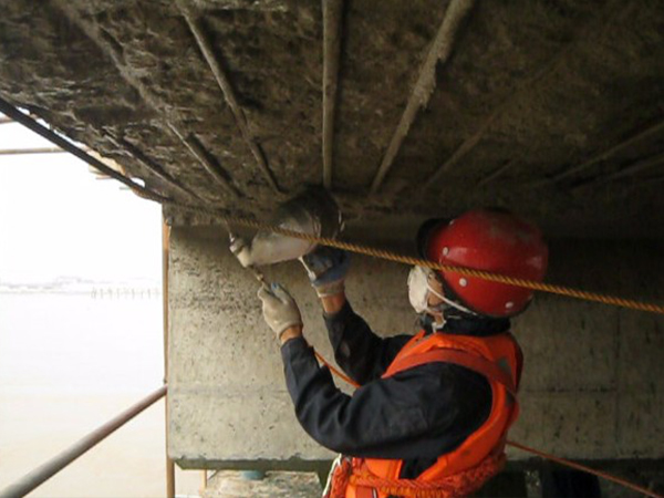 Repair of exposed reinforcement due to concrete corrosion in docks