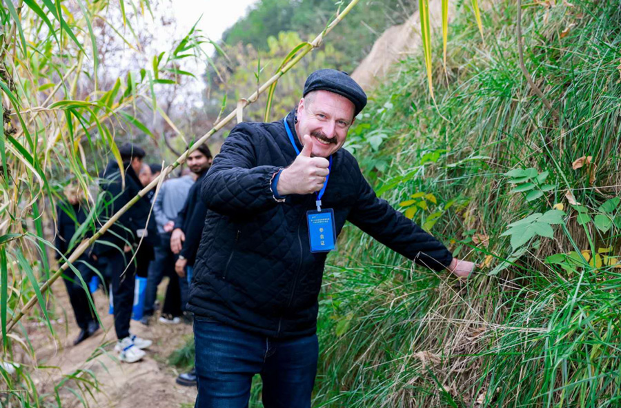 Ukrainian academicians conduct a site inspection