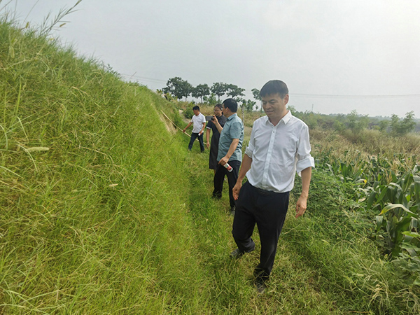 Ukrainian academicians conduct a site inspection
