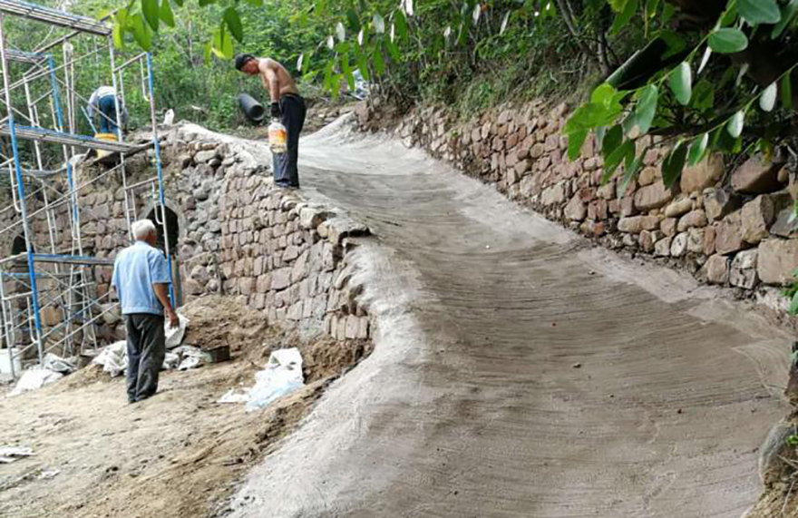 A road (also serving as a drainage canal) constructed using sand-soil rock-forming technology