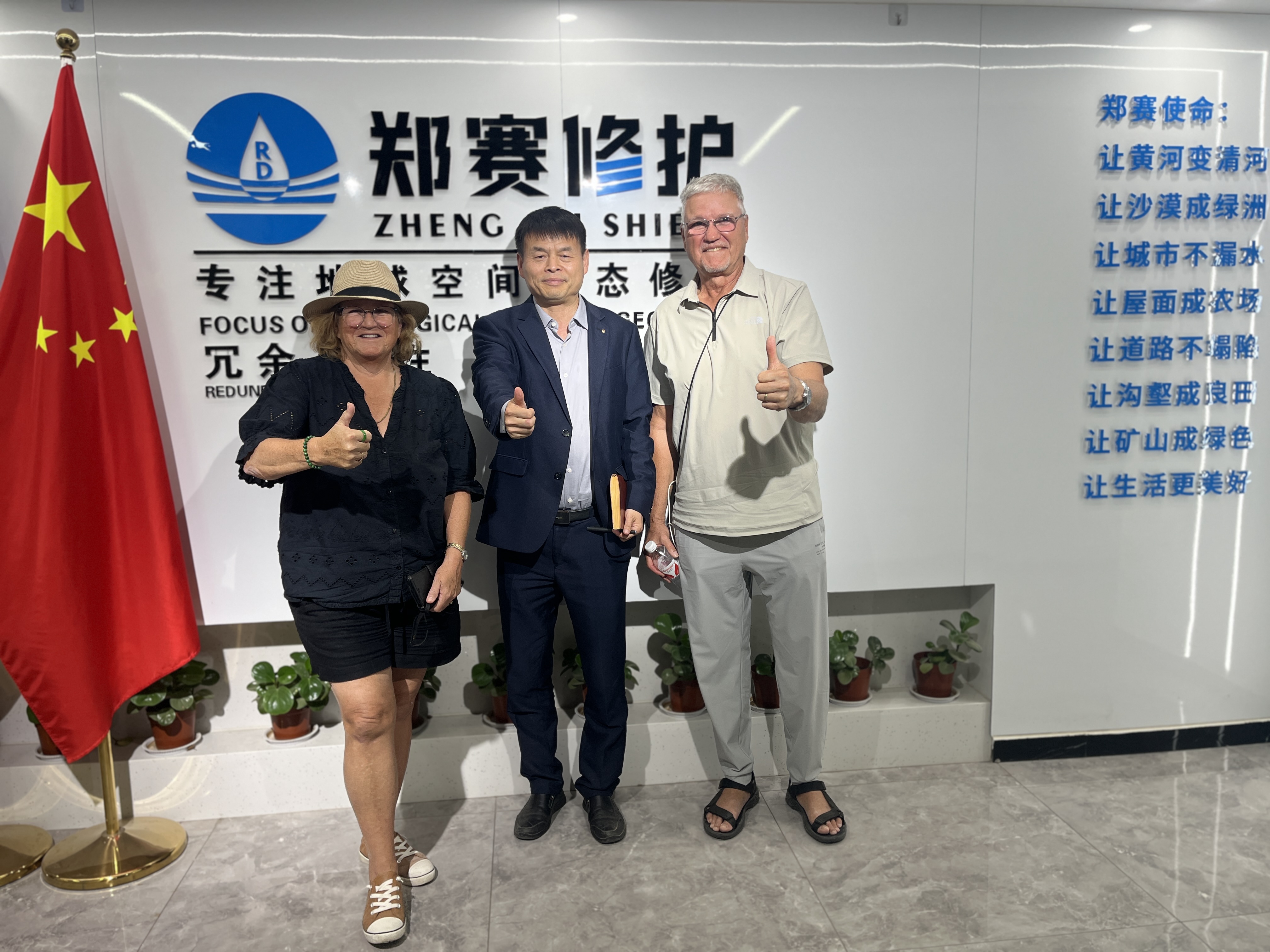 Australian Clients Examine the Application of Zhengsai's Desert Control Innovation Technology in Australian Desert Management
